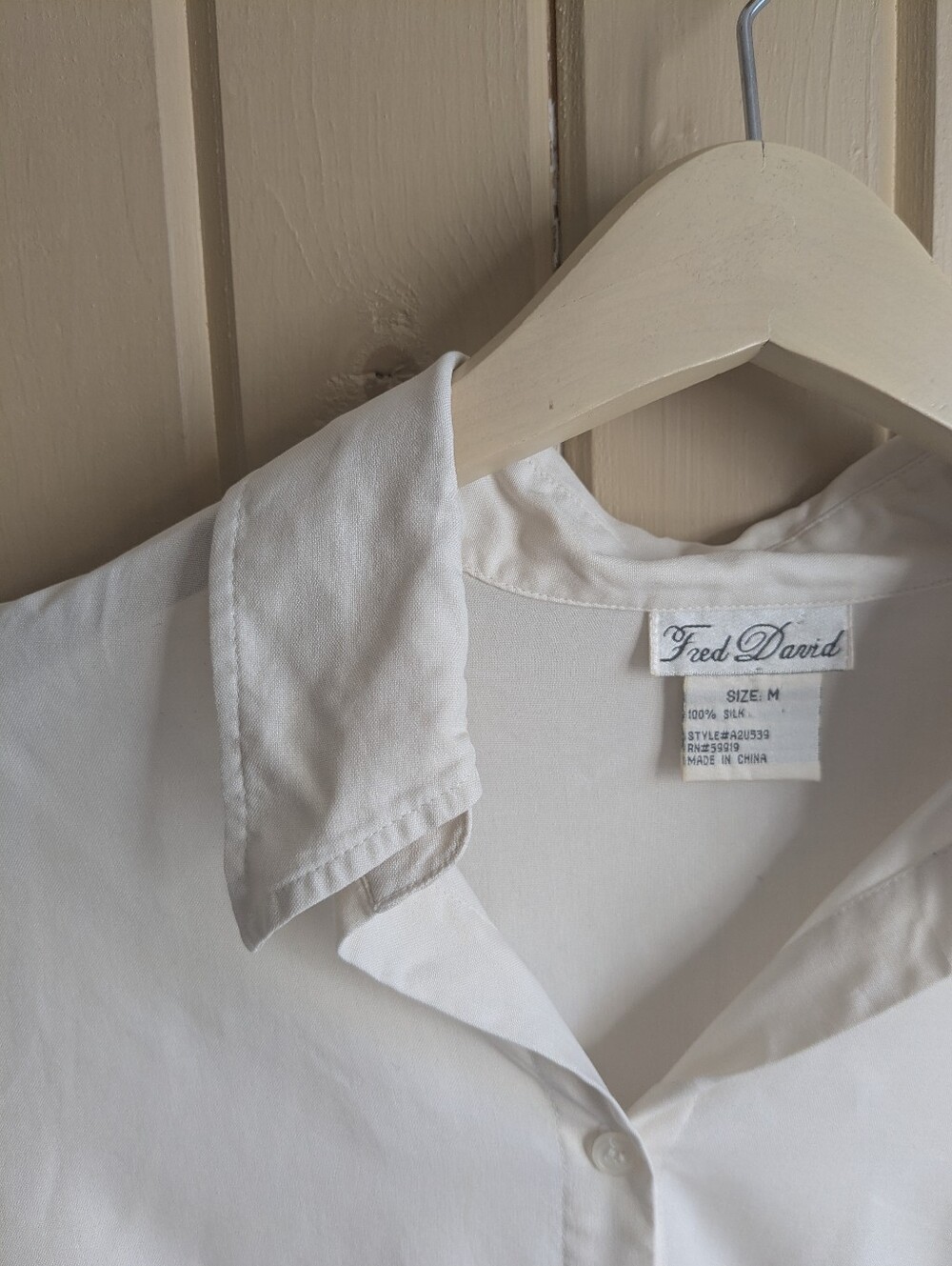 Vintage Fred David ivory/off white 100% silk size medium button down shirt